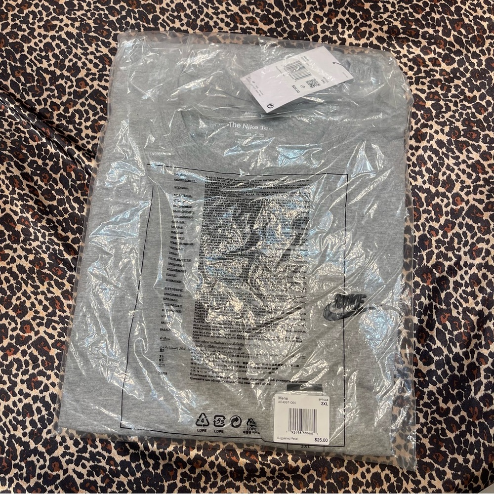 Nike Men's Heather Gray Short Sleeve Tee - Picture 3 of 12